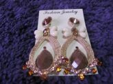 Brinco de gota com strass marrom