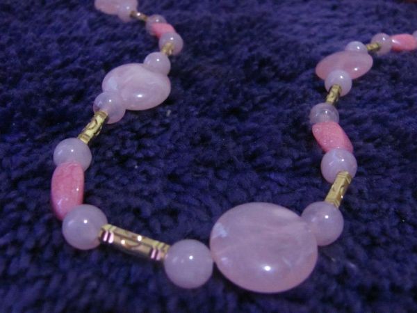 Colar rosa