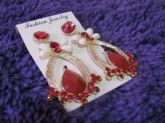 Brinco de gota com strass vermelho
